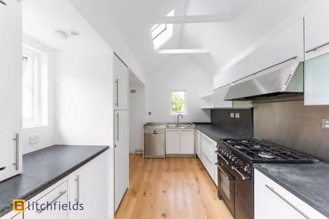 5 Asmuns Place, London, NW11 7XE
