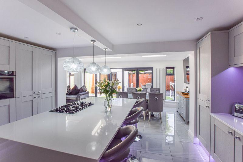 Hill View, Widnes 5 bed detached house £2,000 pcm (£462 pw)