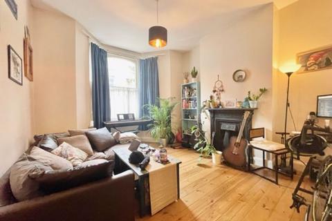 1 bedroom apartment to rent, Larcom Street, SE17