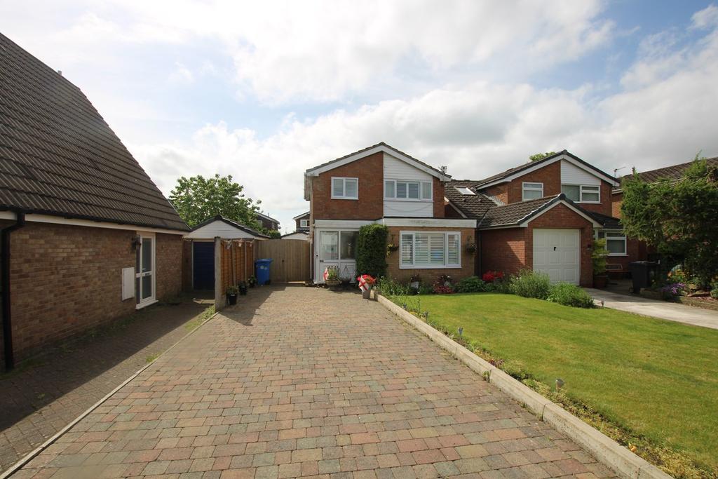 Thompson Avenue, Culcheth, Warrington, WA3 3 bed detached house for sale £330,000