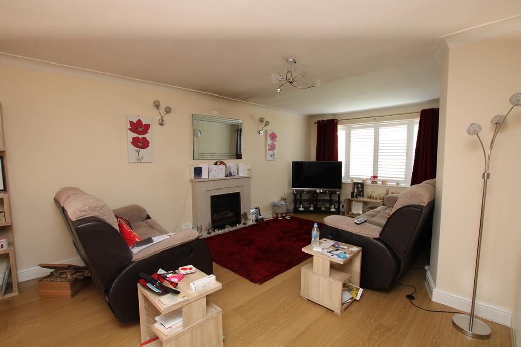 Thompson Avenue, Culcheth... 3 bed detached house £330,000