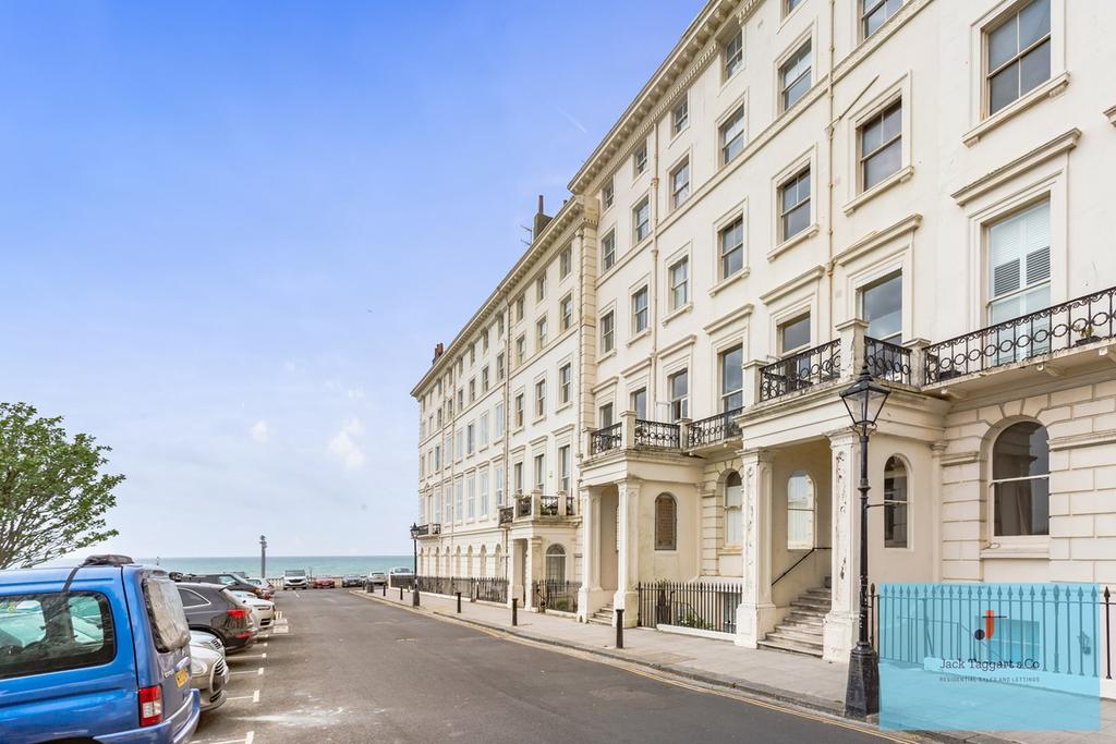 Adelaide Crescent, Hove, BN3 1 bed apartment for sale £295,000