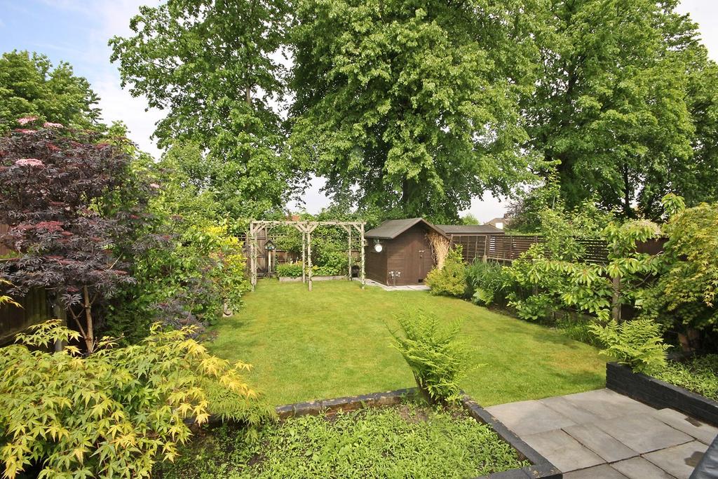 Chester Road, Grappenhall, Warrington, WA4 3 bed semidetached house