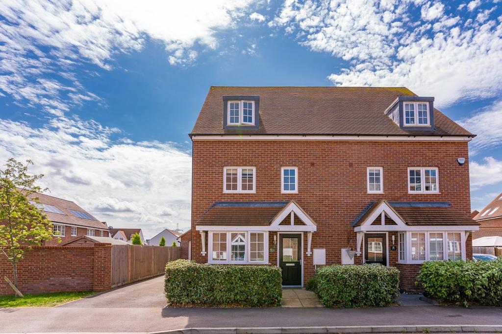 Ashfield Drive, Letchworth Garden City, SG6 4 bed semidetached house £520,000