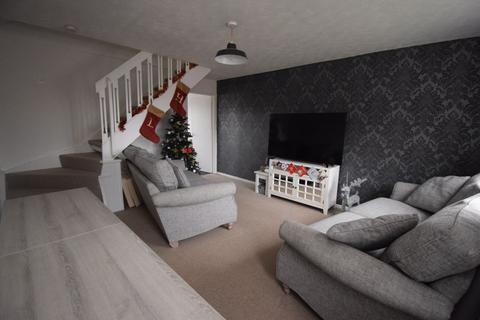 2 bedroom semi-detached house to rent, Spawell Close, Lowton