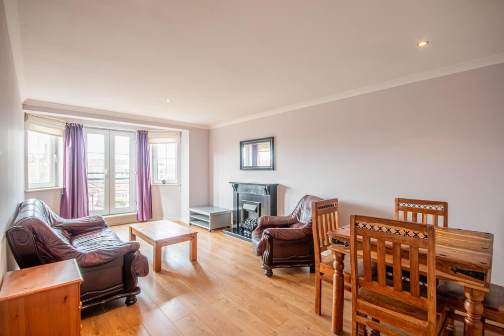 Springfield Street Edinburgh EH6 5DU... 2 bed flat £1,175 pcm (£271 pw)