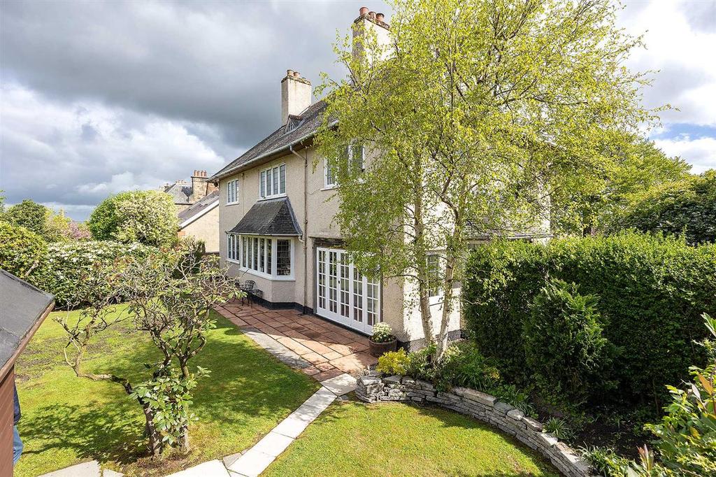 Balgownie, 65 Harburn Road, West Calder 4 bed house £425,000
