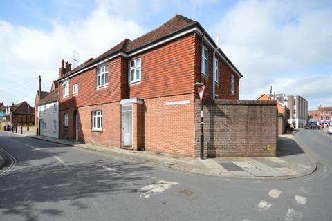 3 bedroom semi-detached house to rent, St. Martins Square, Chichester, PO19