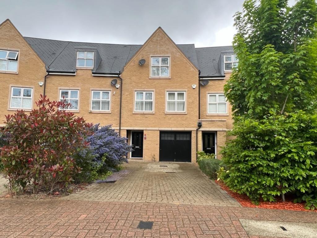 16 Queenswood Crescent FRONT