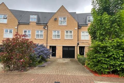 16 Queenswood Crescent, Englefield Green, Egham, TW20 0AR