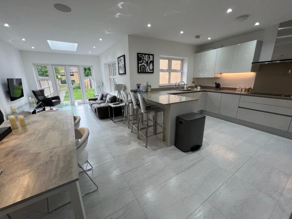 16 Queenswood Crescent KITCHEN LIVING AREA