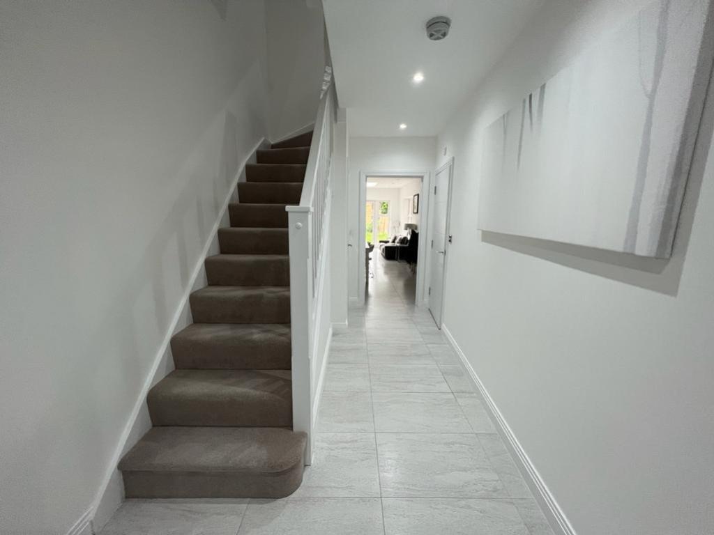 16 Queenswood Crescent HALLWAY