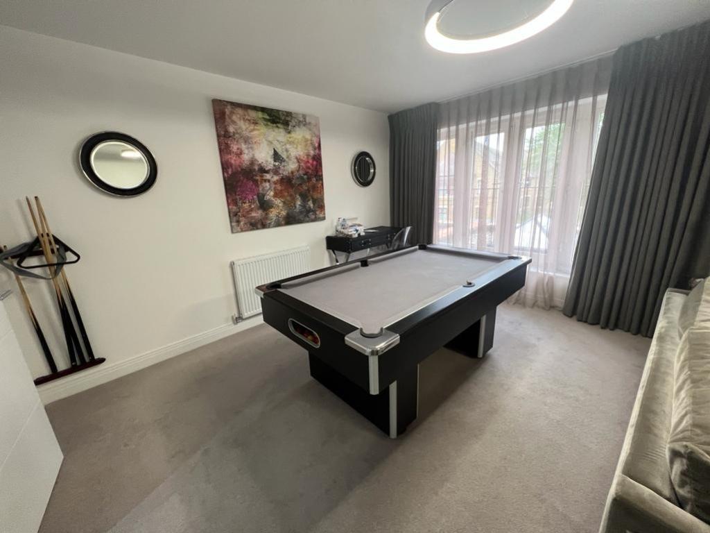 16 Queenswood Crescent POOL ROOM