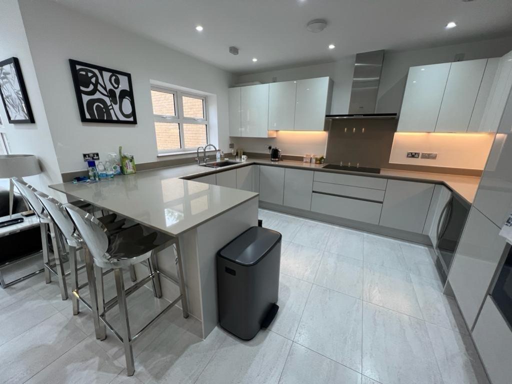 16 Queenswood Crescent KITCHEN 1