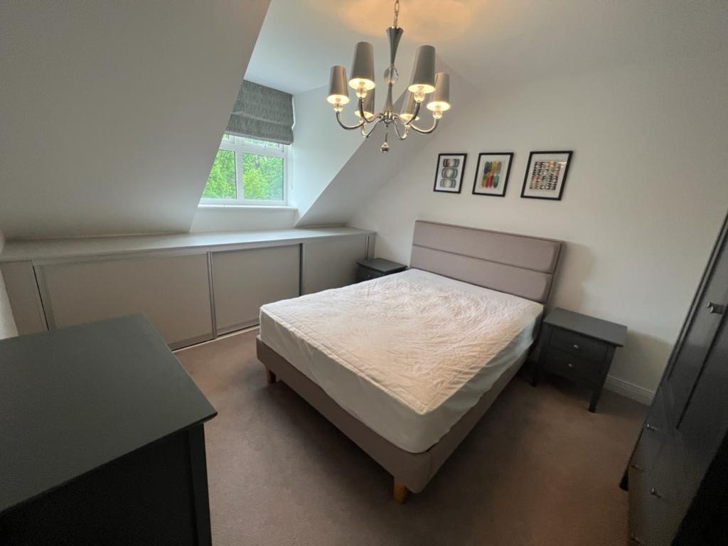 16 Queenswood Crescent BEDROOM