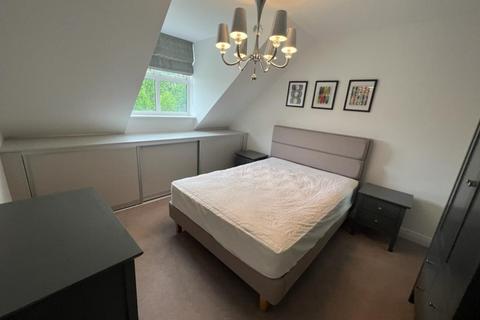 16 Queenswood Crescent, Englefield Green, Egham, TW20 0AR