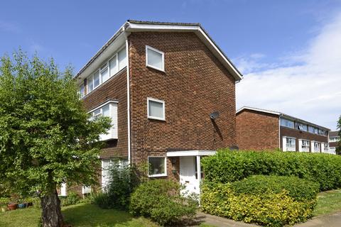2 Willow Bank, Richmond, TW10 7QX