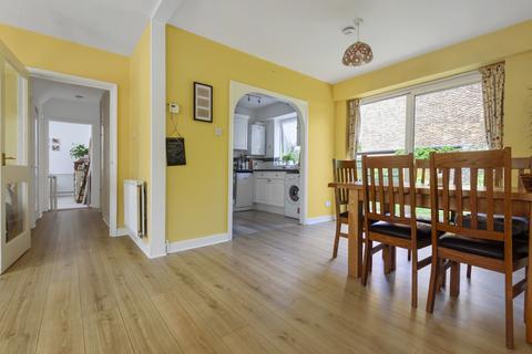 2 Willow Bank, Richmond, TW10 7QX