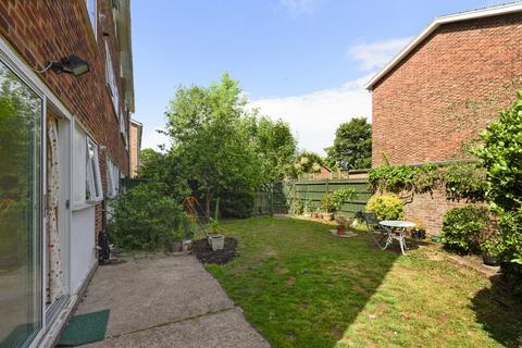 2 Willow Bank, Richmond, TW10 7QX