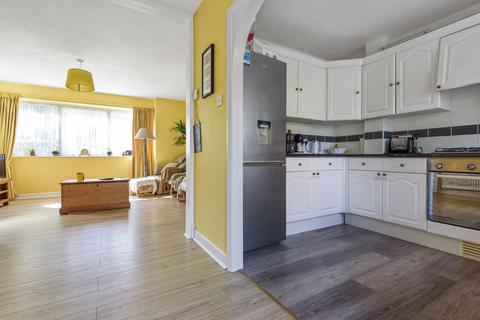 2 Willow Bank, Richmond, TW10 7QX