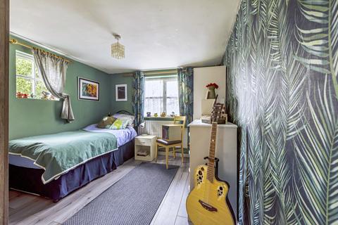 18 Nutshell Lane, Upper Hale, Farnham, GU9 0HH