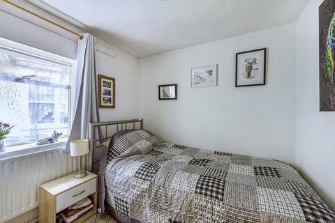 18 Nutshell Lane, Upper Hale, Farnham, GU9 0HH
