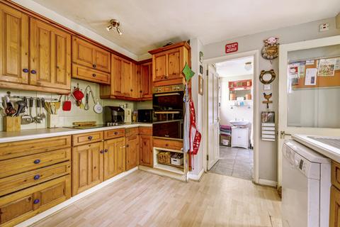 18 Nutshell Lane, Upper Hale, Farnham, GU9 0HH