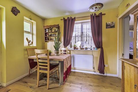 18 Nutshell Lane, Upper Hale, Farnham, GU9 0HH