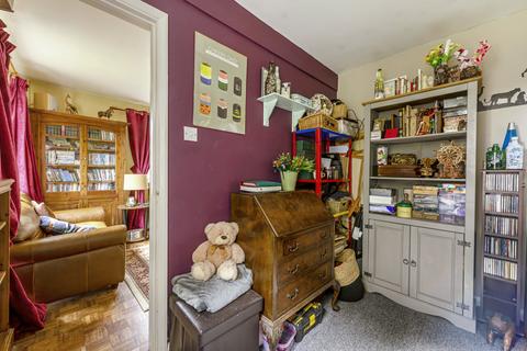 18 Nutshell Lane, Upper Hale, Farnham, GU9 0HH