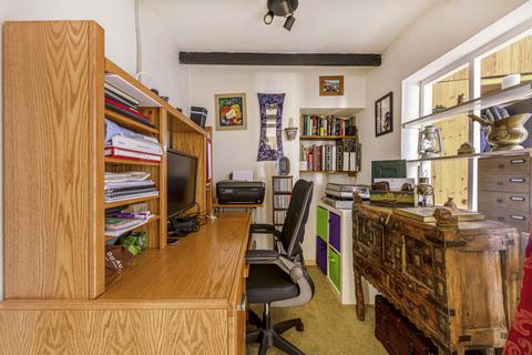 18 Nutshell Lane, Upper Hale, Farnham, GU9 0HH