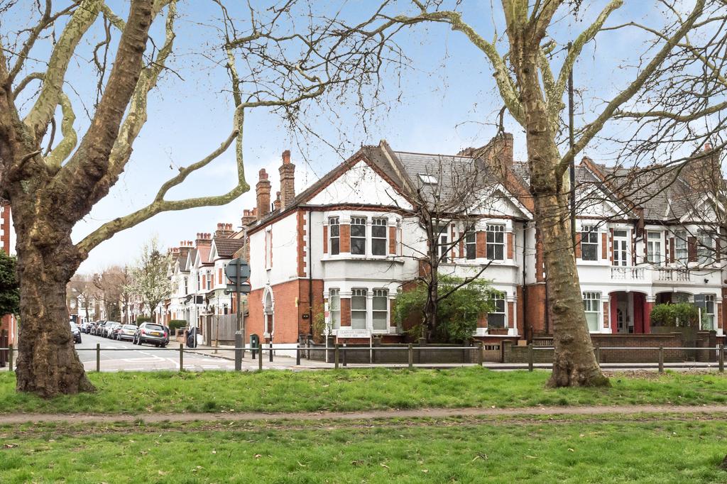 Clapham Common West Side, Clapham... 3 bed flat £3,003 pcm (£693 pw)