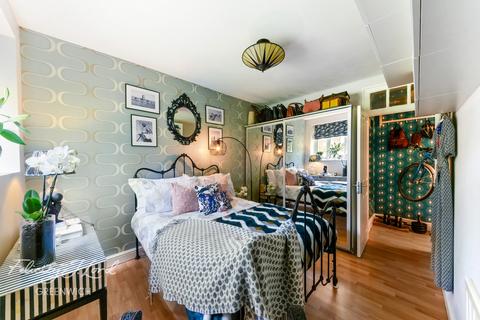 Flat 2, Page House Welland Street, London, SE10 9DG
