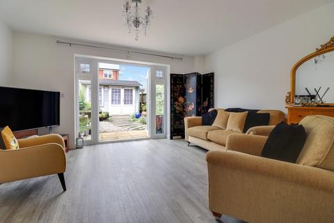 3 bedroom end of terrace house for sale - Westbrook Drive, Folkestone CT20 2EQ