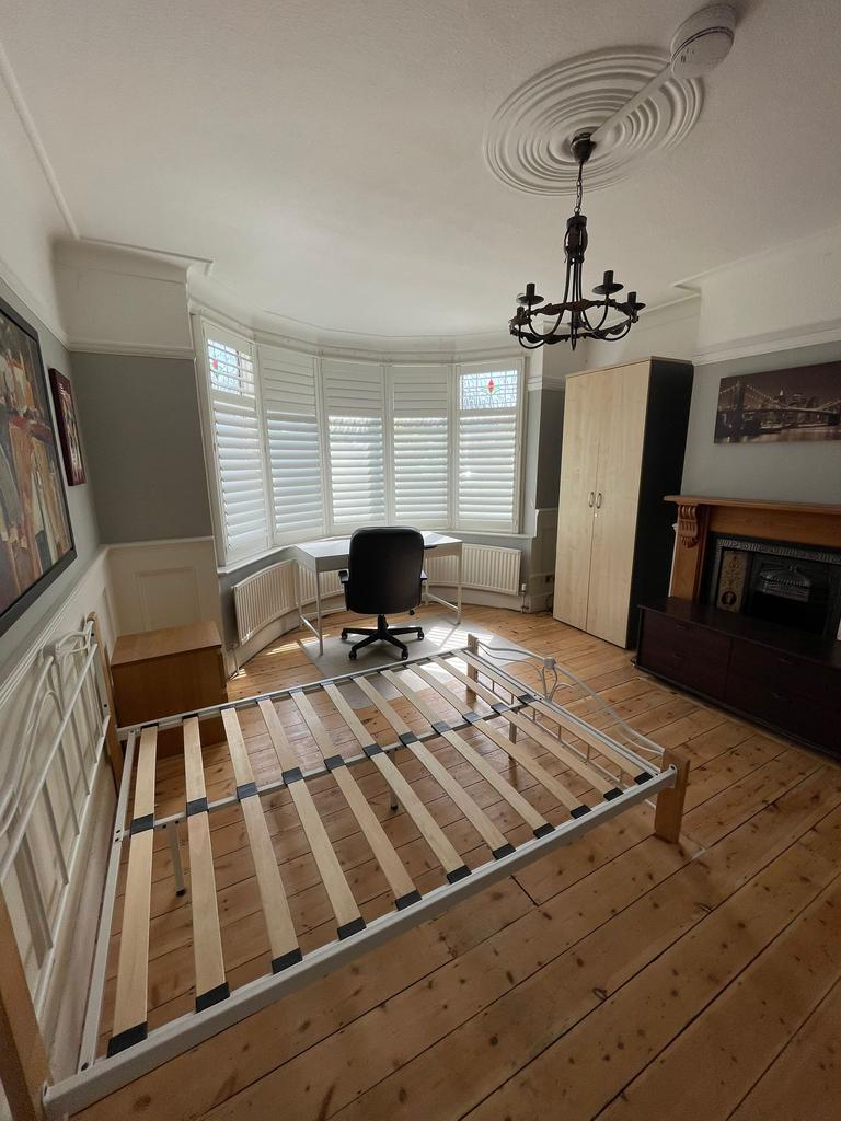 Ridge Avenue, London N21 1 bed in a house share £750 pcm (£173 pw)