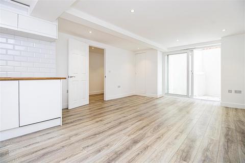 4 bedroom apartment to rent - Jubilee Street, London, E1