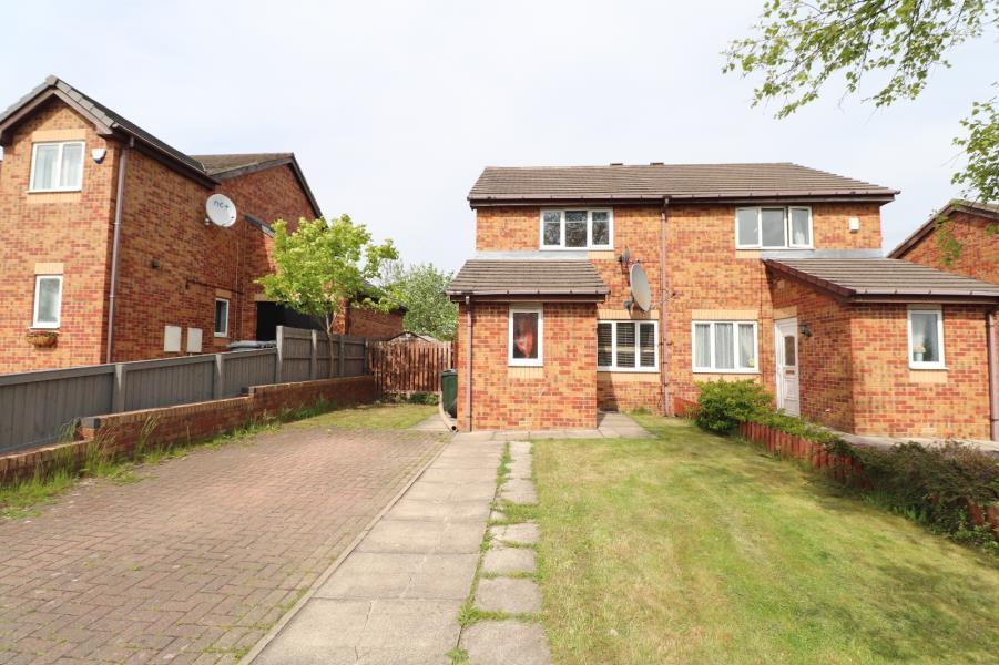 WRIGLEY AVENUE, BRADFORD, BD4 6BB 2 bed semidetached house £675 pcm