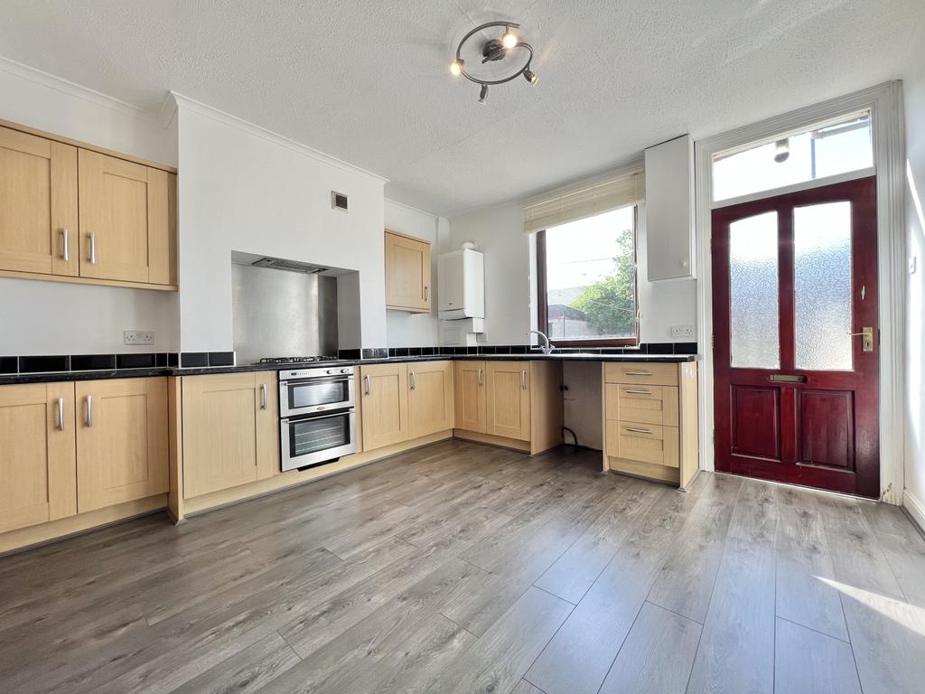 Lower Mickletown, Methley 3 bed terraced house £850 pcm (£196 pw)