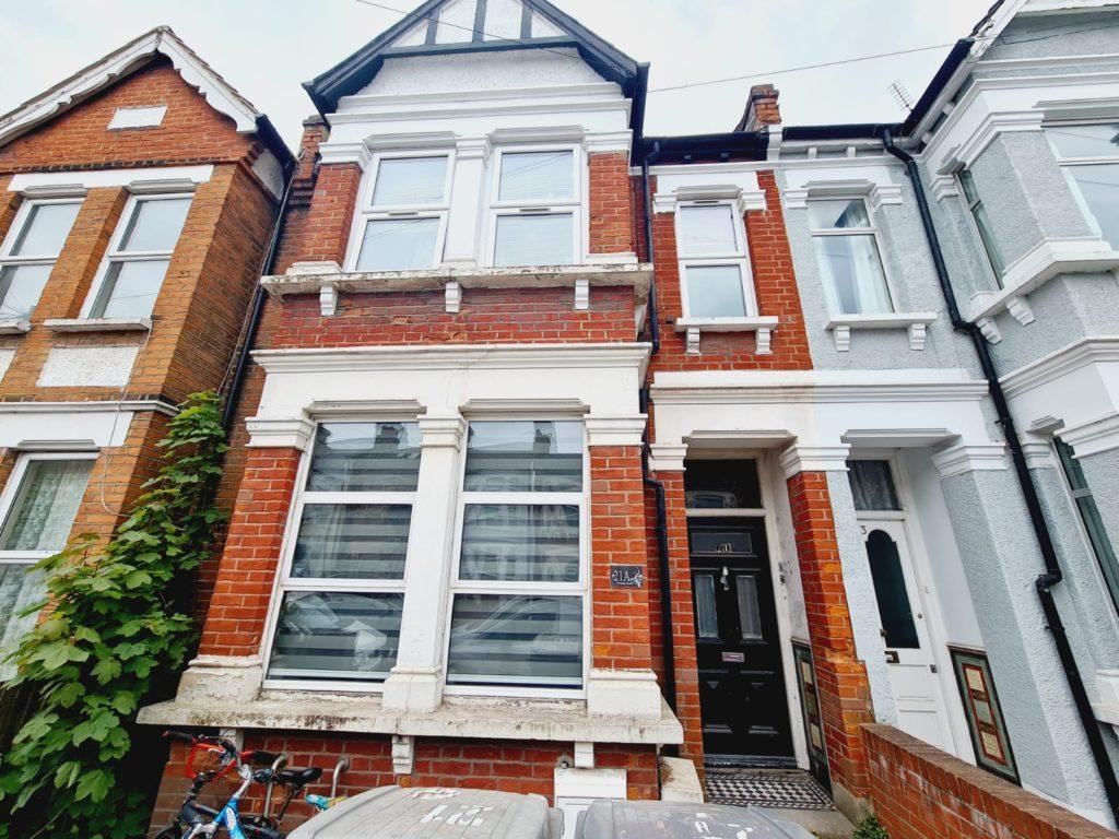 Windsor Road, NW2 2 bed flat £2,095 pcm (£483 pw)
