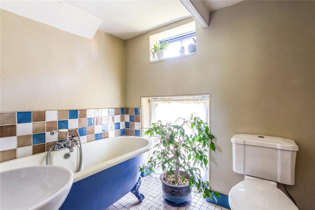 Bathroom (Mezzanine)