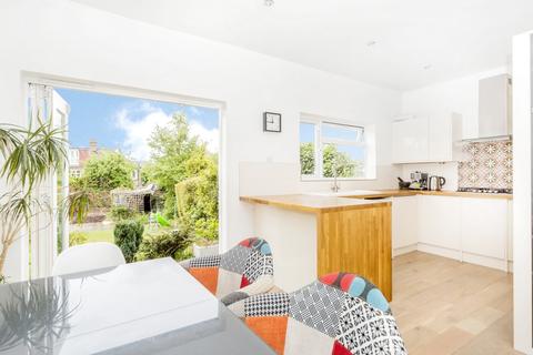 48 Dallinger Road, London, SE12 0TH