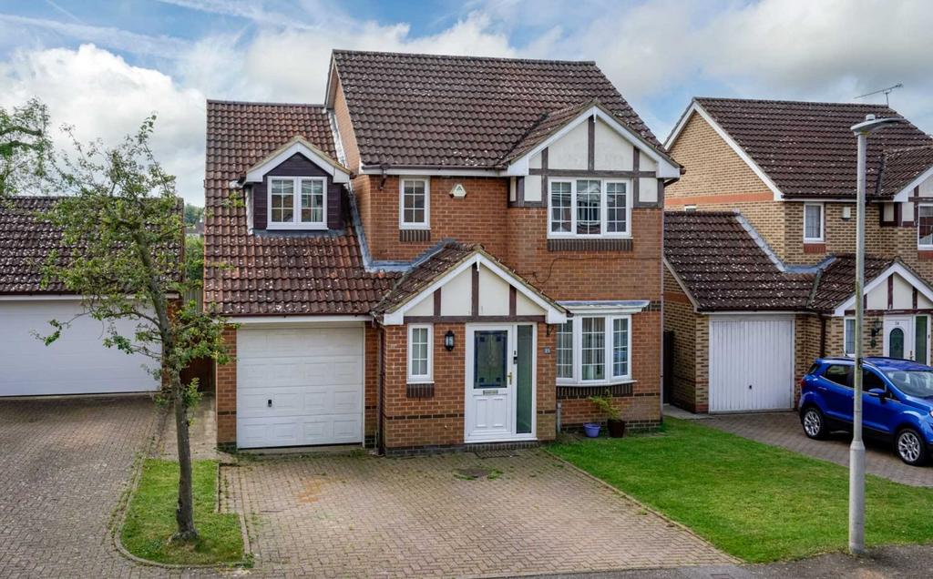 Knights Orchard, Hemel Hempstead 4 bed detached house for sale £700,000