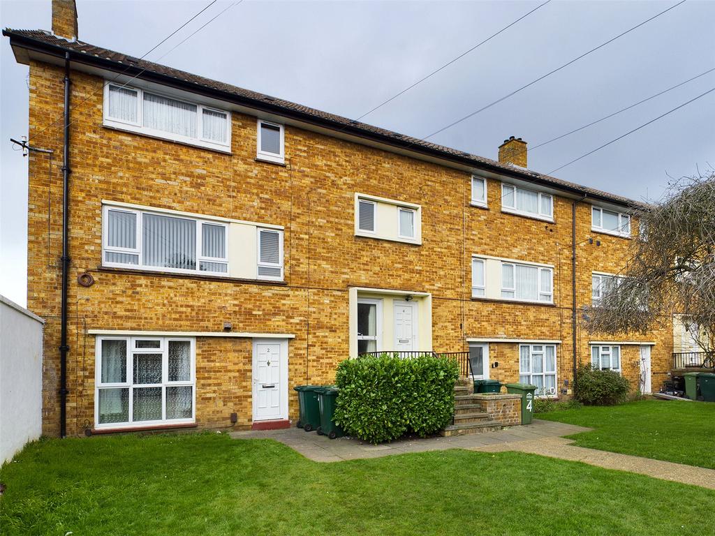 Ensign Close, Stanwell, Middlesex, TW19 3 bed for sale £