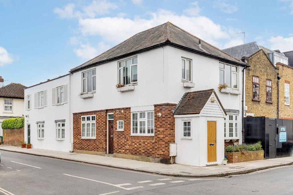 Westfields Avenue, Barnes, SW13 1 bed flat £425,000