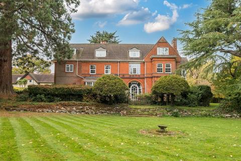 2 bedroom flat for sale, Lower Hale, Farnham, Surrey, GU9
