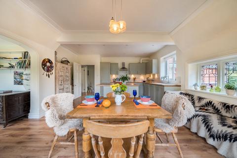 2 bedroom flat for sale, Lower Hale, Farnham, Surrey, GU9