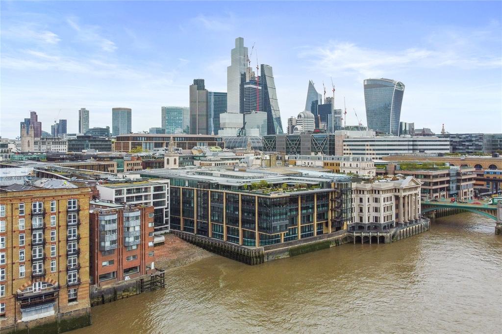 Queens Quay, 58 Upper Thames Street, London, EC4V 2 bed apartment £