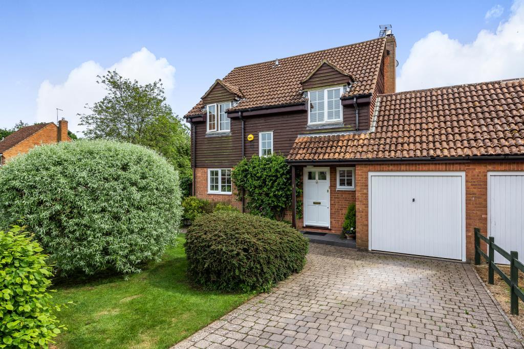 Great Shefford, Berkshire, RG17 4 bed detached house £465,000