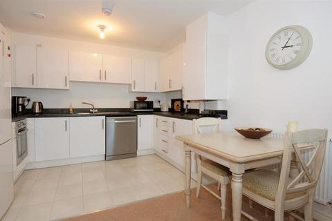 1 bedroom flat to rent - Constantine House,  Varcoe Gardens , Hayes , UB3 2FF