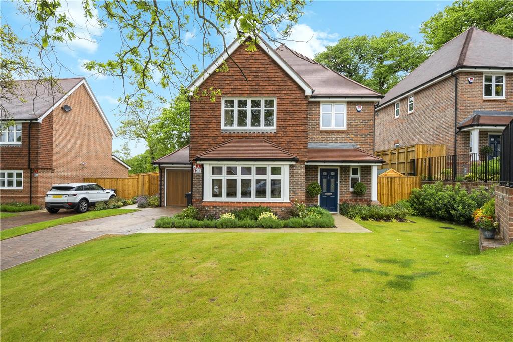 Consort Drive, Leatherhead, Surrey, KT22 4 bed detached house £1,000,000
