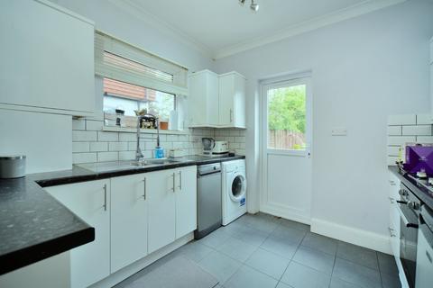 4 bedroom semi-detached house for sale - Ewell By Pass, Epsom, Surrey, KT17